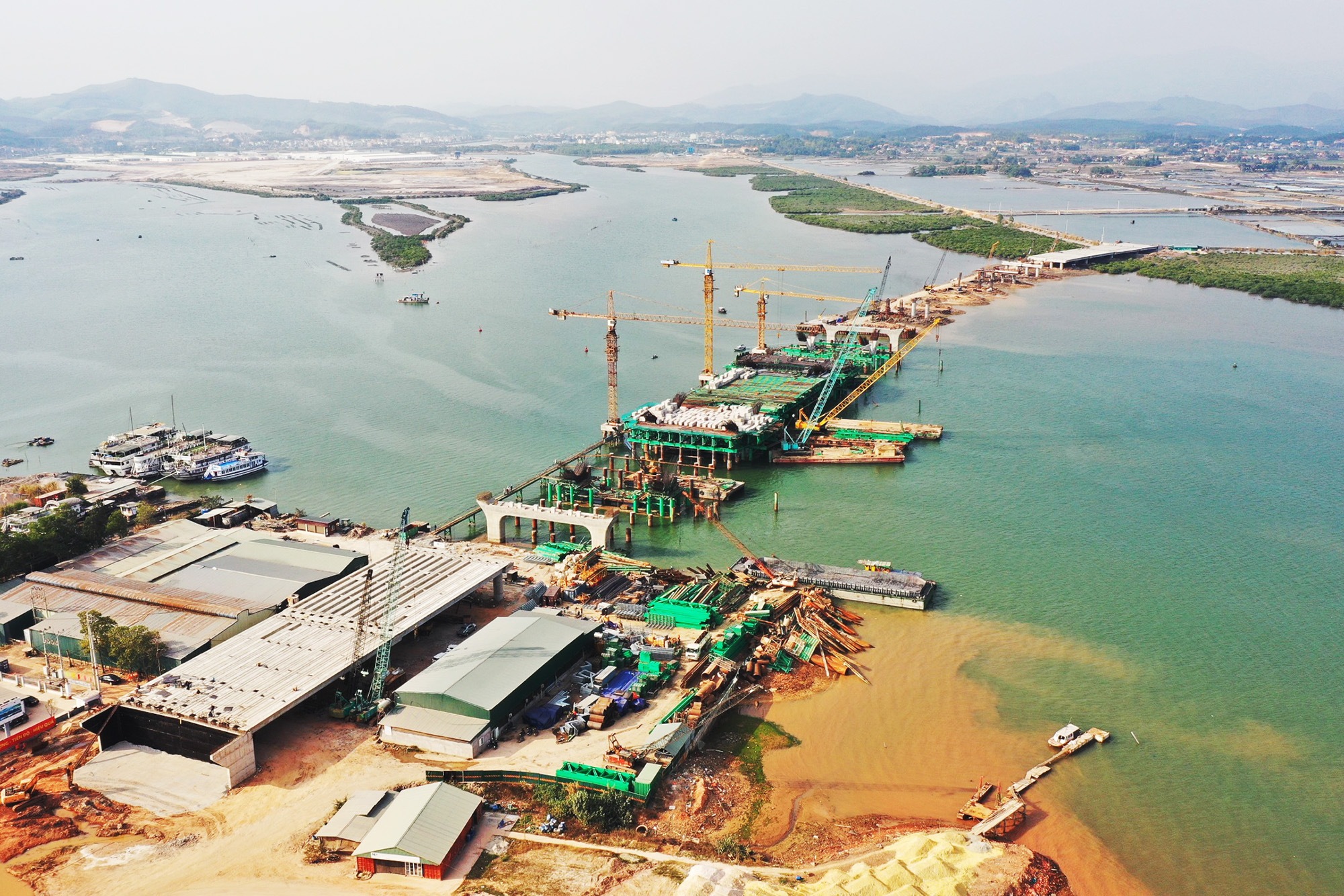 Thành phố Hạ Long ổn định sau một năm sáp nhập